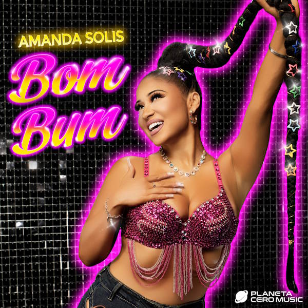 Amanda Solis fusiona culturas y rinde homenaje a Selena con su contagioso nuevo single "Bom Bum"