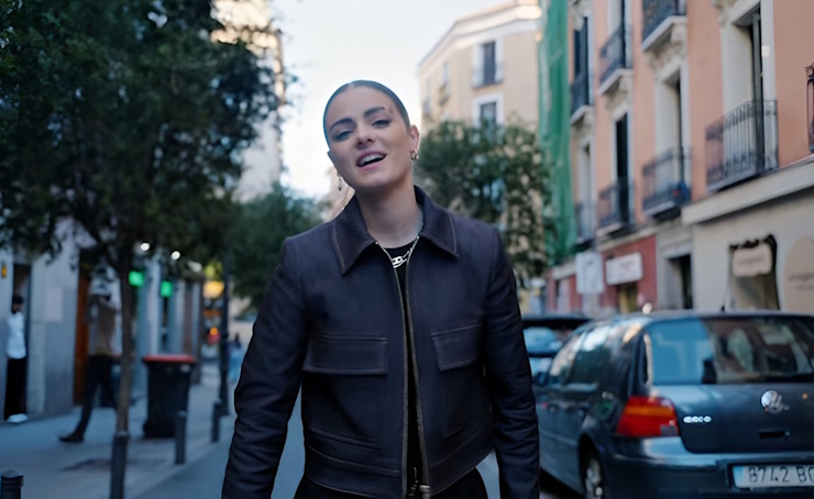 Amiga vitamina Lucia de la puerta