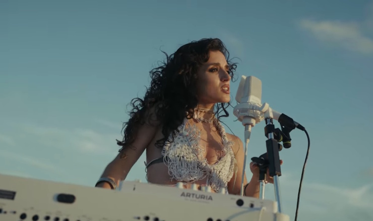Chezz estrena 'Turn Off the Lights', la invitación nocturna a la intimidad desde el R&B electrónico más sofisticado