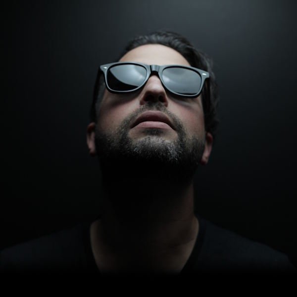 Gigi Borrelli estrena "Cometa", un latin funk sobre un amor que llega, lo enciende todo y deja huella