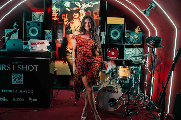 Daniela Blasco debutará con 'First Shot', el EP que reivindica el pop urbano de los 2000 desde una nueva generación