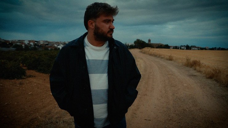 Samu Acordes Rotos debuta en solitario con "El Tiempo Se Nos Va", un viaje íntimo por la memoria y el paso de los años