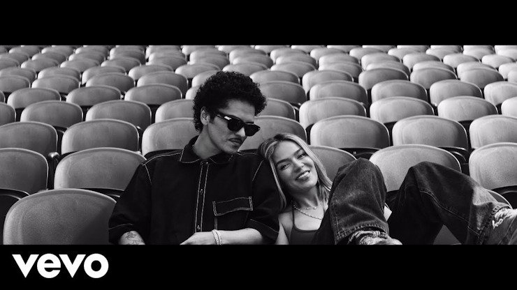 KAROL G y Bruno Mars unen sus voces en "Still", una declaración de amor que permanece incluso con el corazón roto