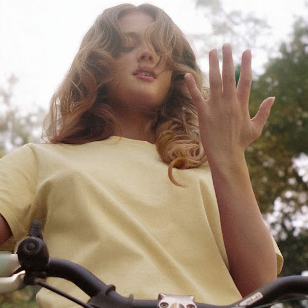 Olivia Bay estrena "Algún día", una canción sobre aprender a abrirse al amor