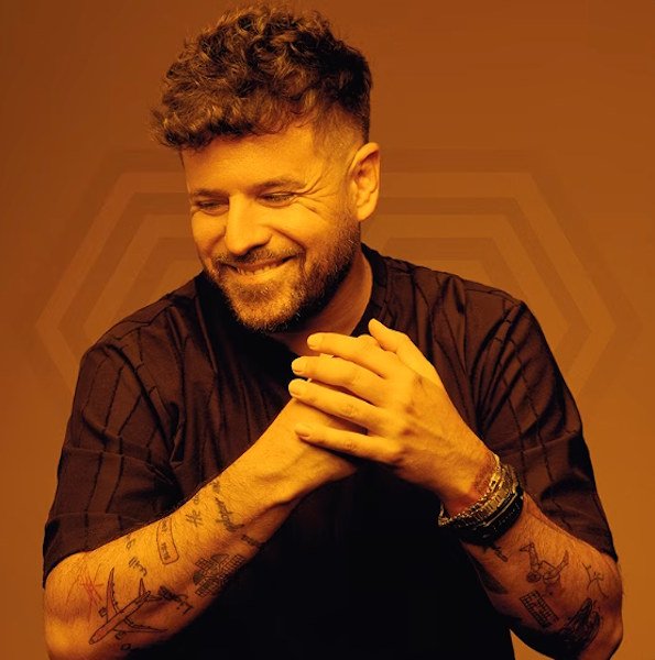 Pablo López estrena "Levanta", una nueva canción que amplía su universo musical